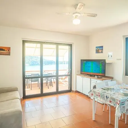 Giglio Blu Apartment *